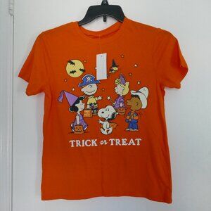 NWT Snoopy and Friends Halloween Trick of Treat graphic tee size XS